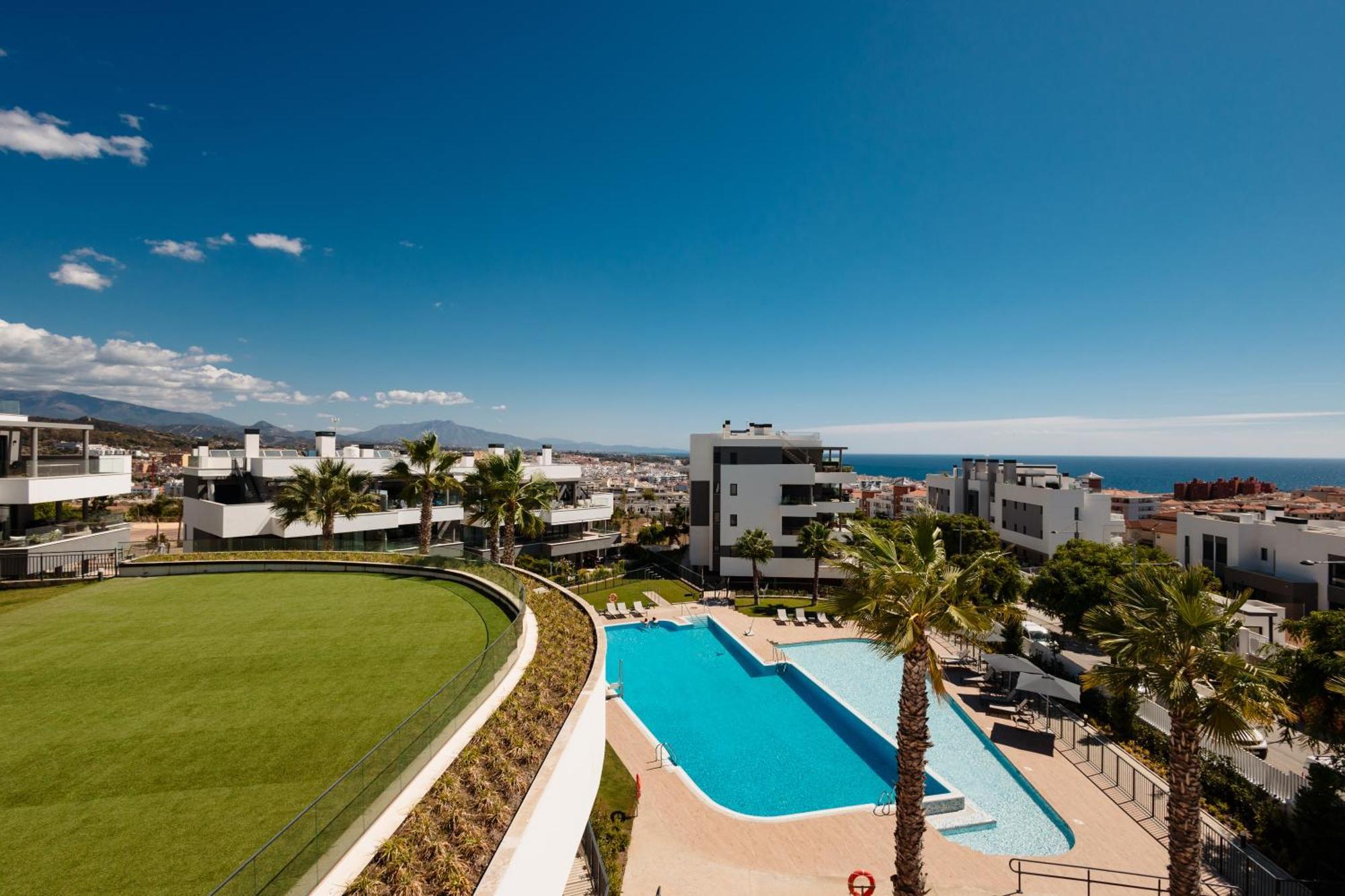 Luxurious 2 Bedroom Apartment Close To The Beach In Estepona Exterior foto