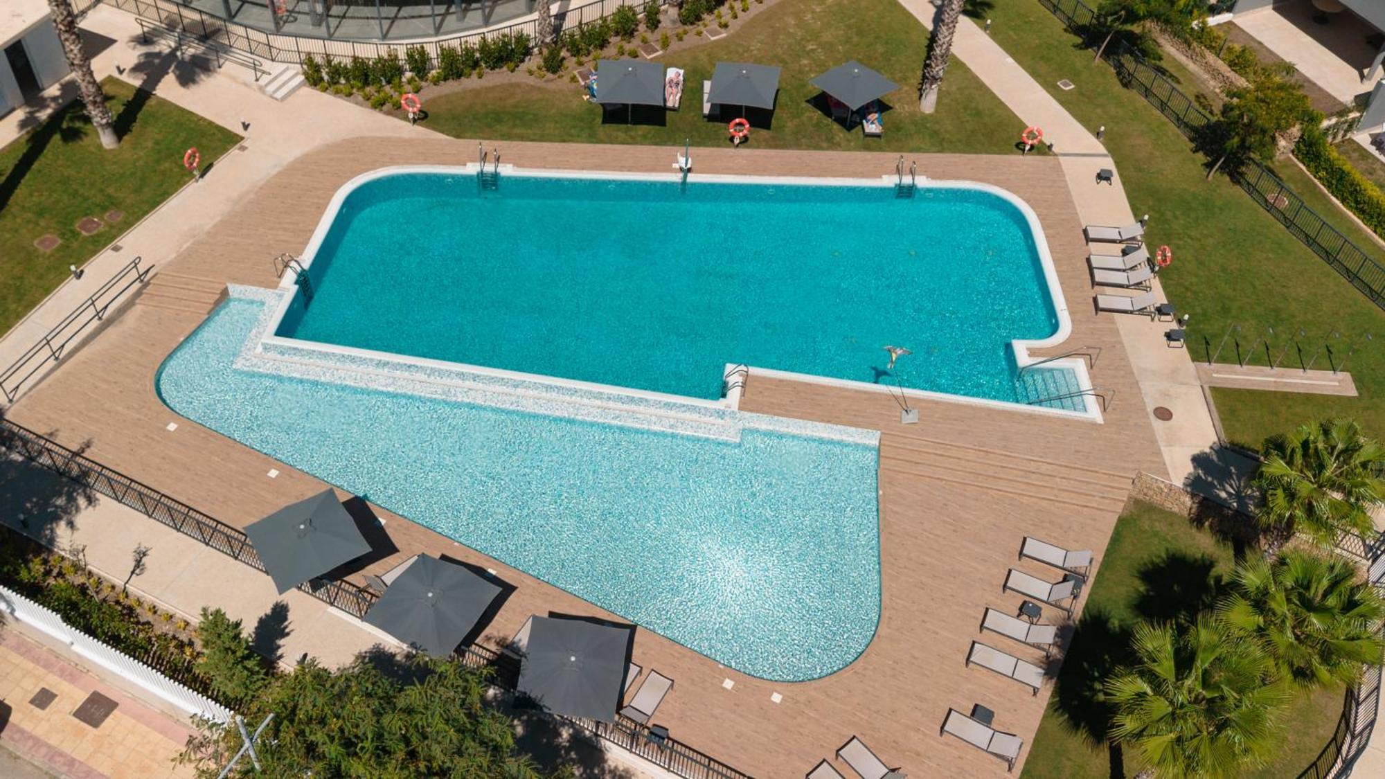 Luxurious 2 Bedroom Apartment Close To The Beach In Estepona Exterior foto